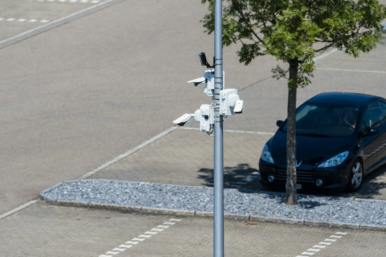 Otopark geçişinde kamera tabanlı plaka tanıma sistemi